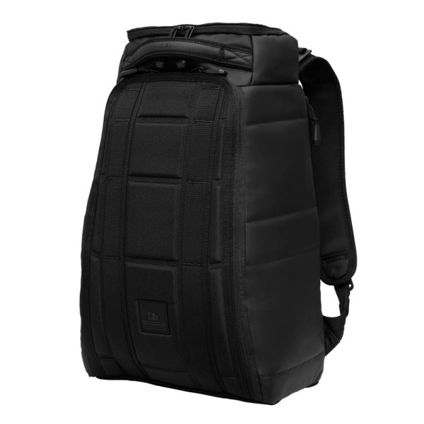Db - Hugger Black Out Backpack 20L in schwarz